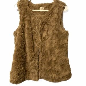 Dylan faux fur vest soft and cuddly‎ see measurements